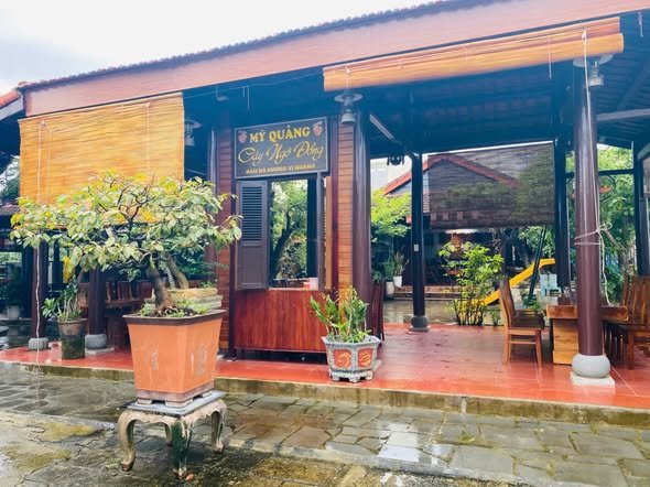 Không gian Mỳ Quảng Cây Ngô Đồng
